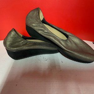 Eileen Fisher bronze metallic slip on wedge shoe size 7